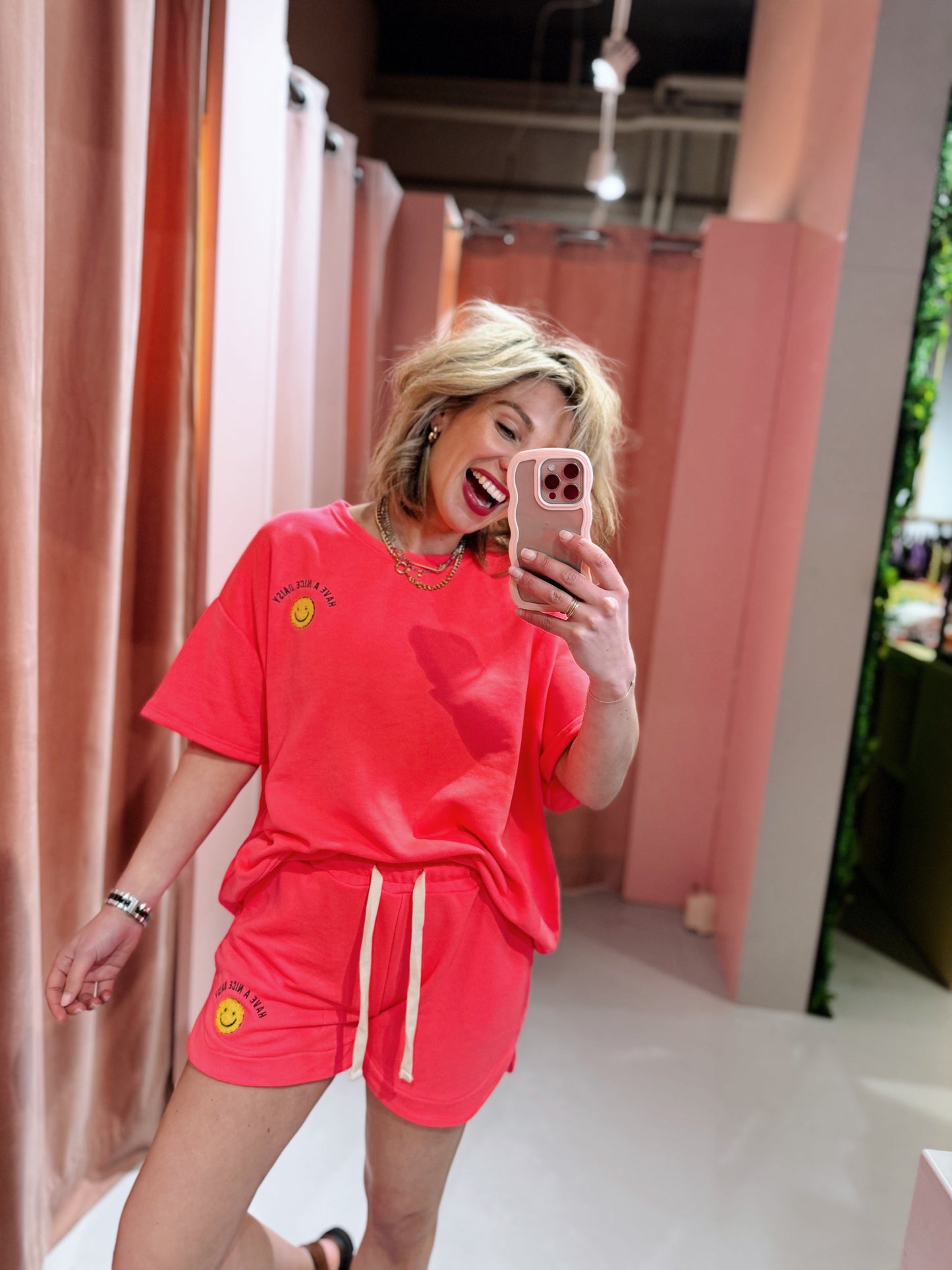 Smiley Short - Neon Roze