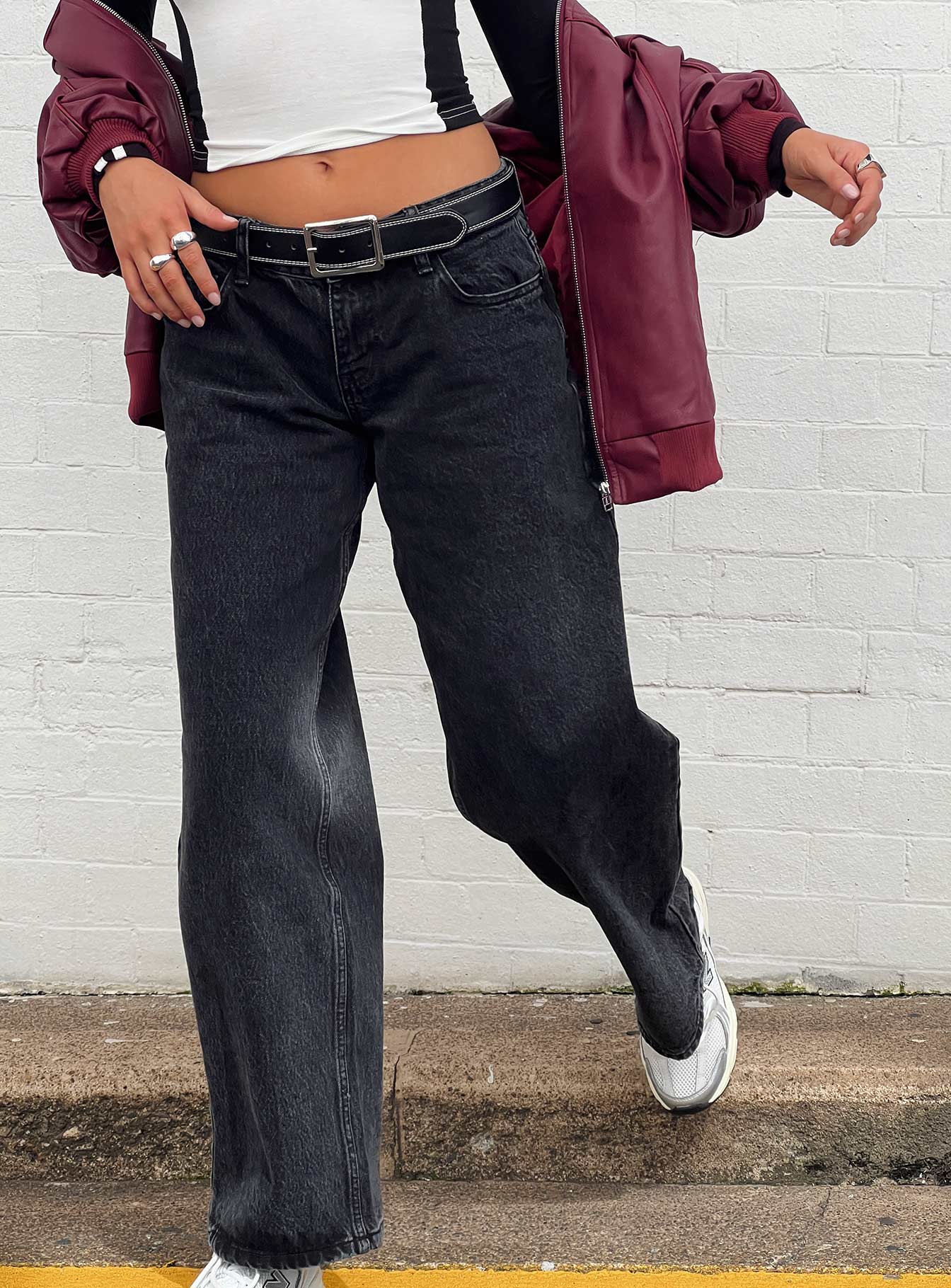 Ellanor Low Rise Straight Leg Jean Washed Black